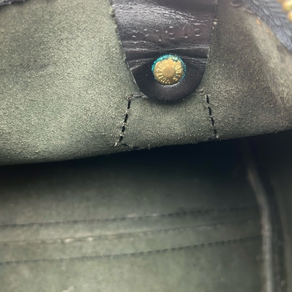 Authentic LV Epi Speedy 25 - Picture 10 of 15